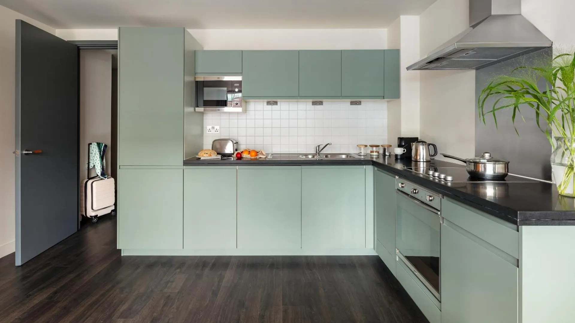 Marlin Canary Wharf London 4*,